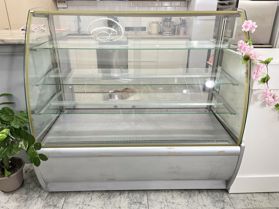 Витринный кондитерский холодильник