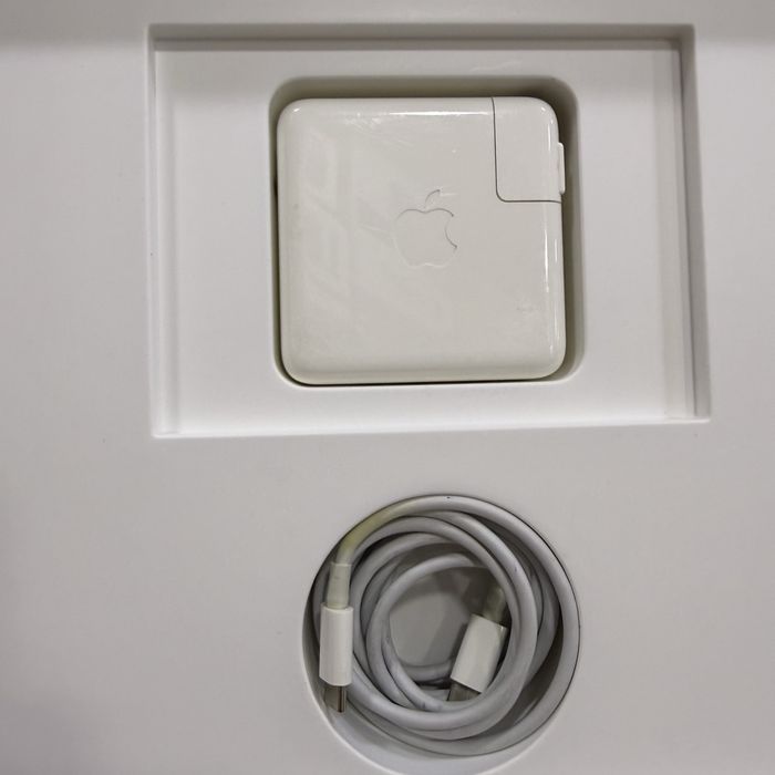 Macbook Pro 13" Core i5 8/256Gb