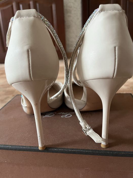 Продам женские туфли