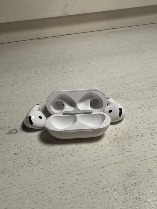 Продам AirPods 4 (ANC)