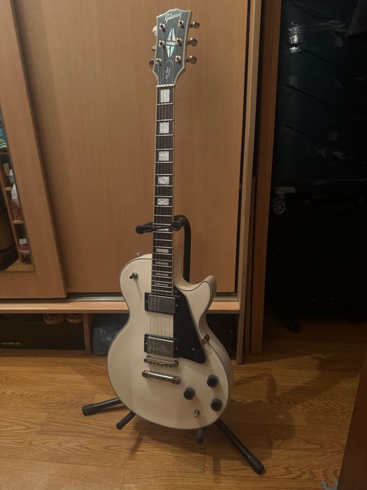 Продам гитару Gibson и комбик peavey