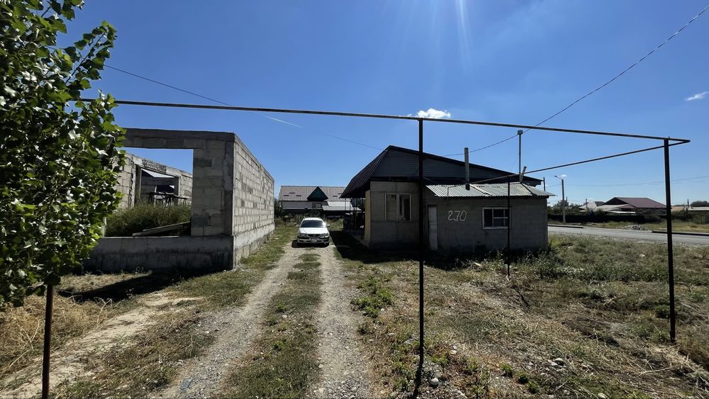 Продам не достроенный дом с врменякой