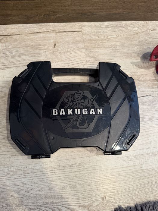 Set jucarii Bakugan  25 buc plus cutie , cartonase Pret : 199 lei toate