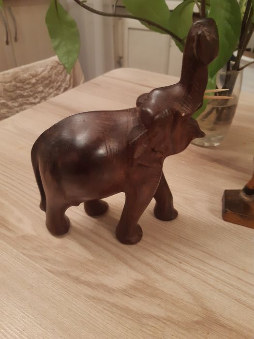 Статуэтки из дерева