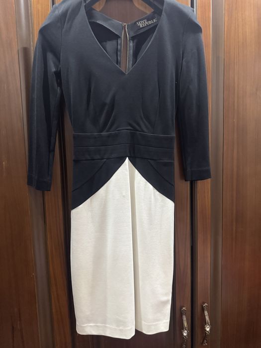 Короткое платье на замке