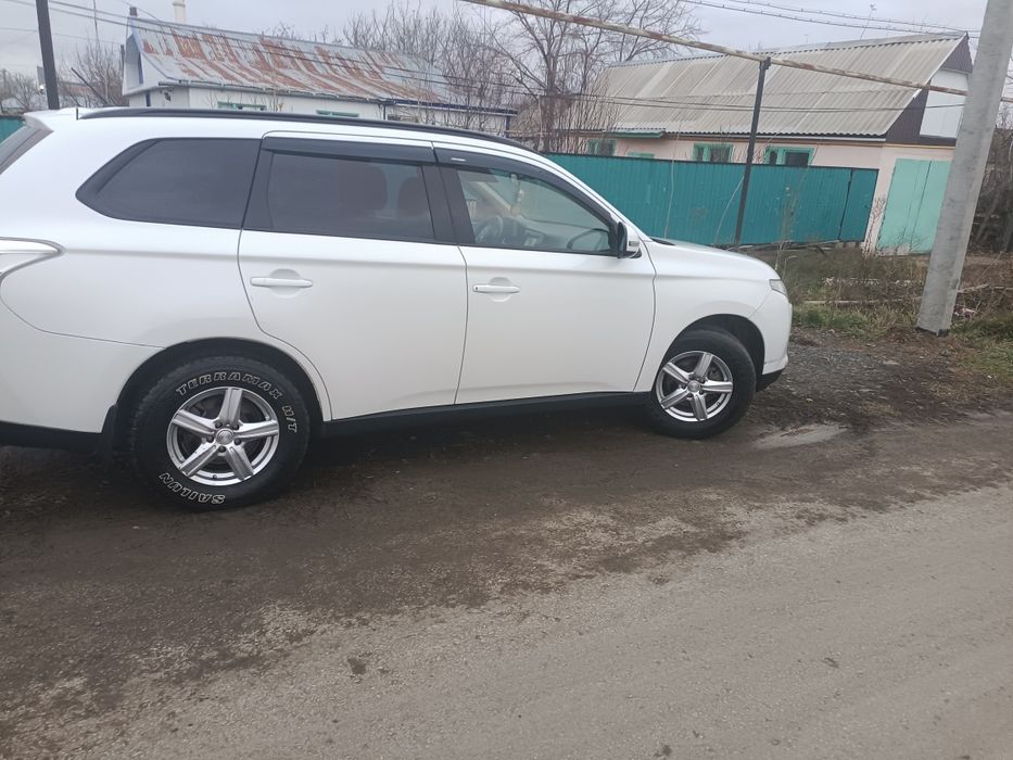 Мицубиси Оутландер