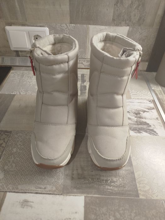 Продам детские дутики 36 размер