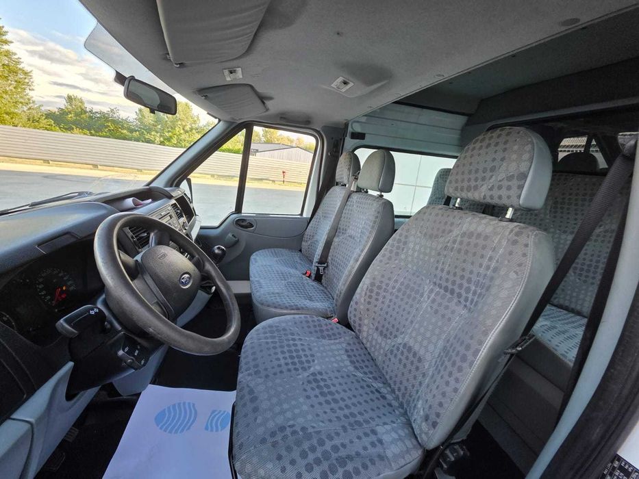 Ford Transit dublucabina, 7 locuri plus marfă
