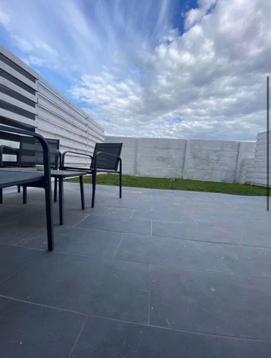 Garsoniera de închiriat, curte și loc de parcare Tunari