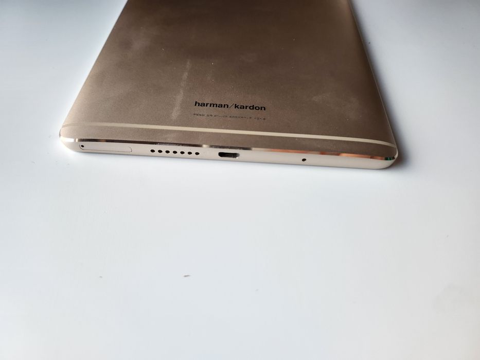 Таблет, Huawei M3, 4gb ram, 64gb. С калъфчета и протектори за екрана.