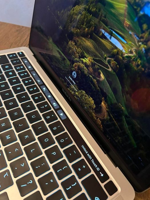 MacBook Pro 13-inch M2 (2022) | 8GB RAM | 256GB SSD | Ca Nou