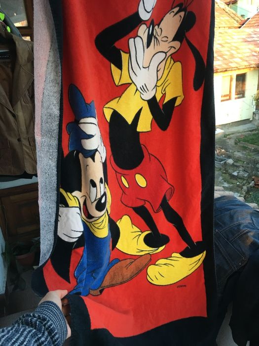 Оригинална ретро кърпа на Дисни. Голяма с Мики и Гуфи