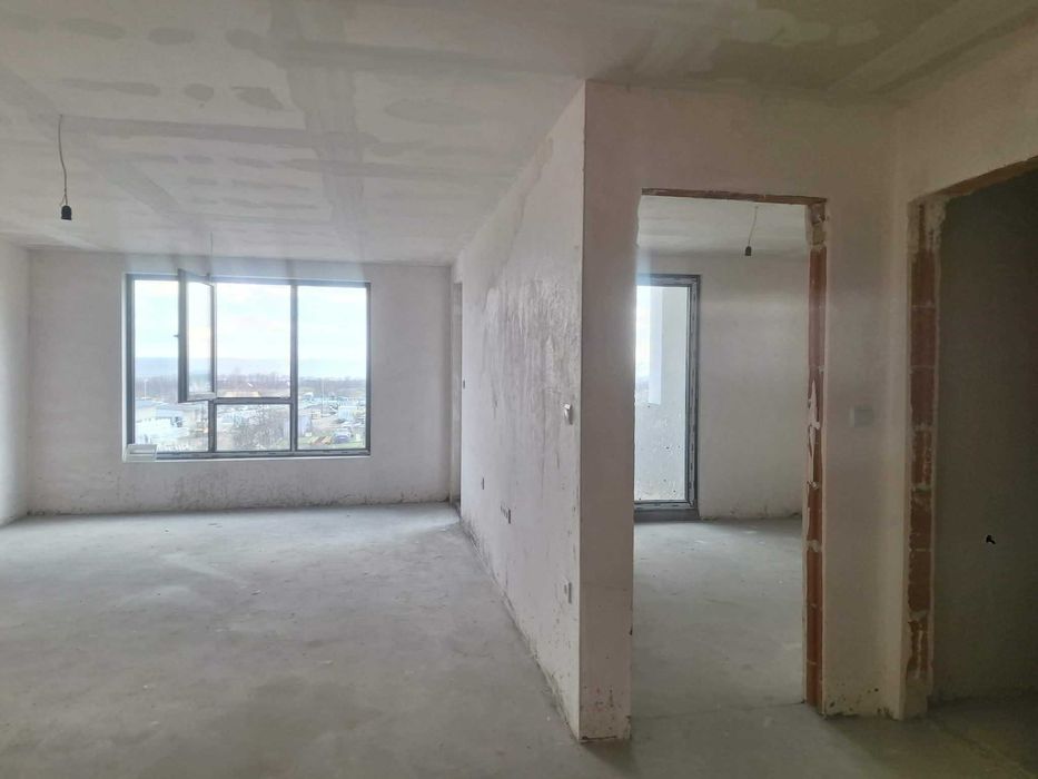 Двустаен офис в ж.к. 'Владислав Варненчик'