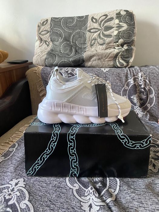 Versace chain reaction
