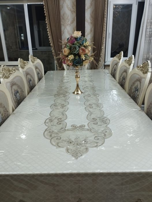 Стол стулья для гостинной