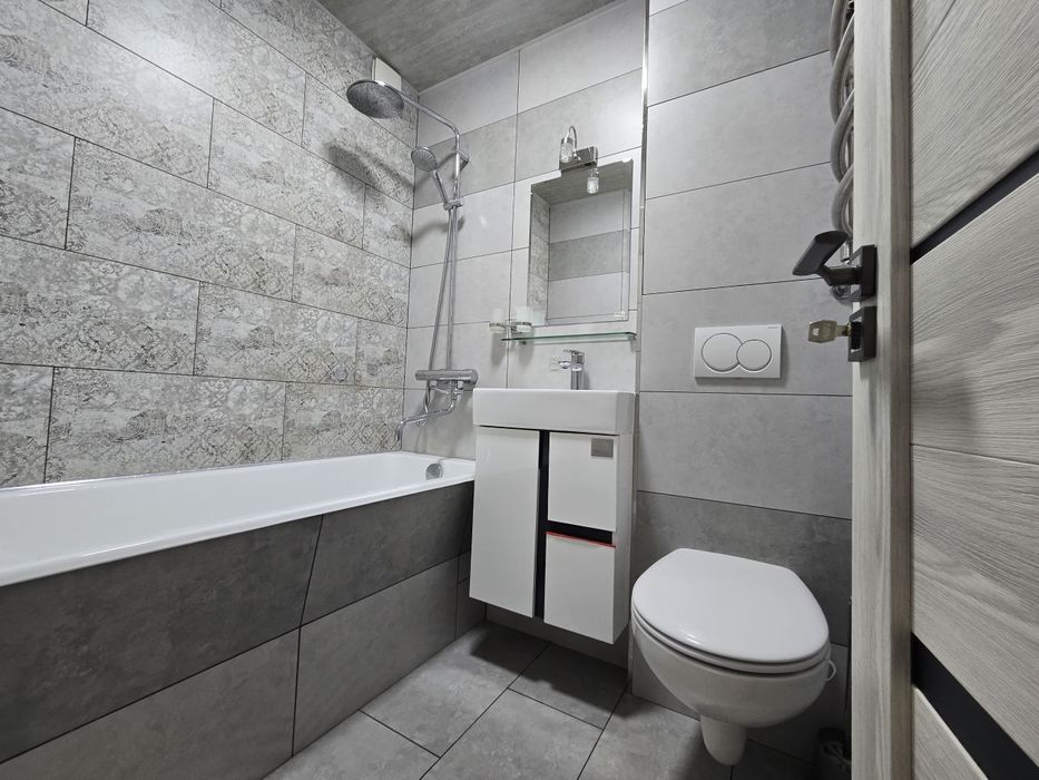 Прдам Евро Квартиру с мебелью без маклера.