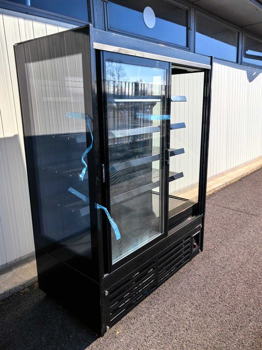 Хладилна витрина вертикална, 700 литра CL -700