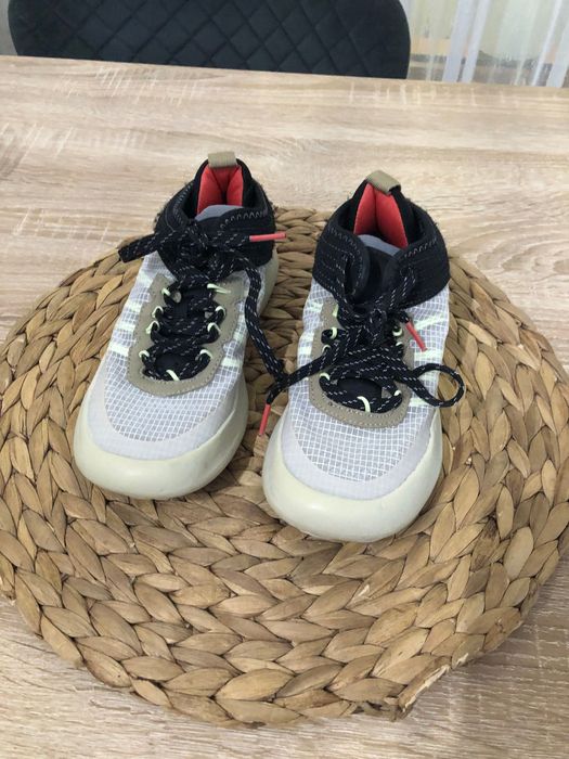 Маратонки на зара 32 номер.Запазени