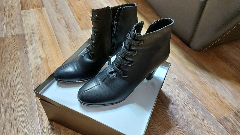 Осенние ботиночки 40 размер