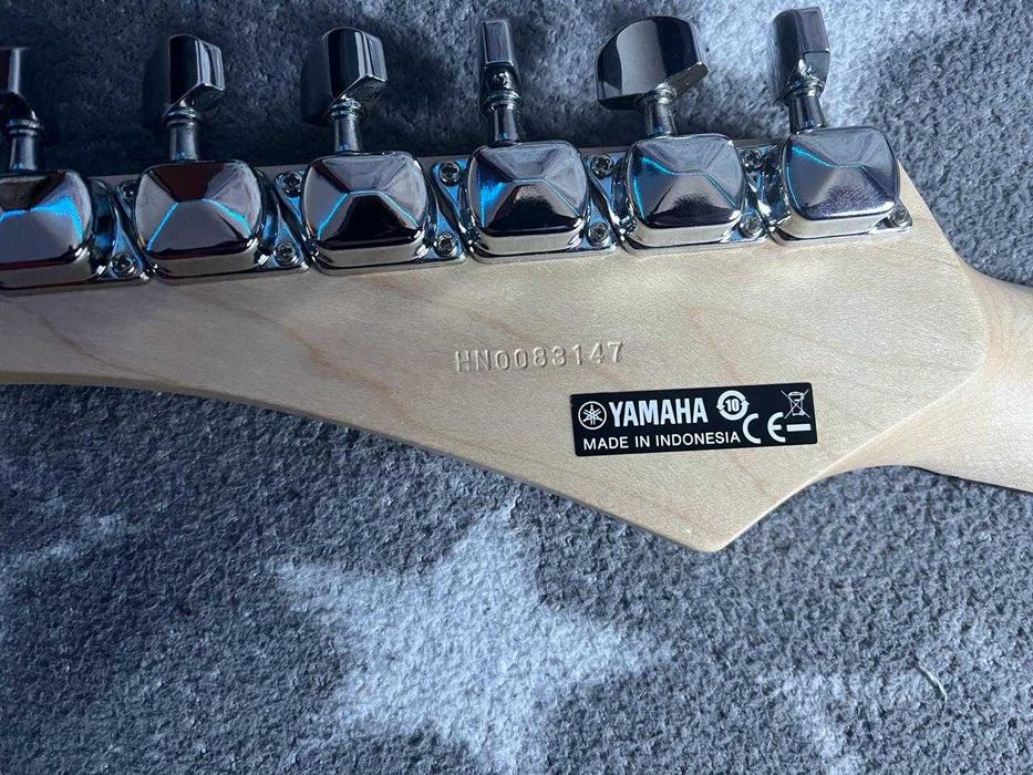 Электрогитара Yamaha - ERG 121