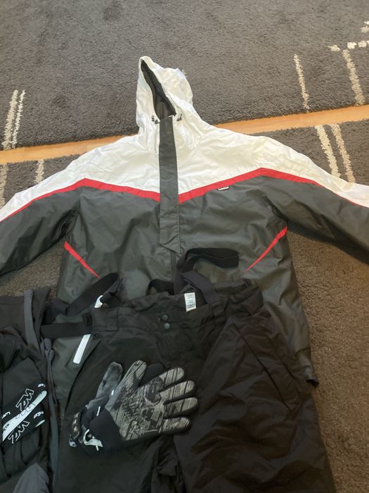 Skiuri,clapari,costum intreg de ski