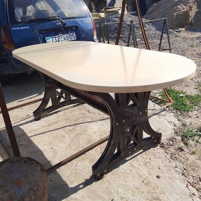 Обеденный стол для кухни