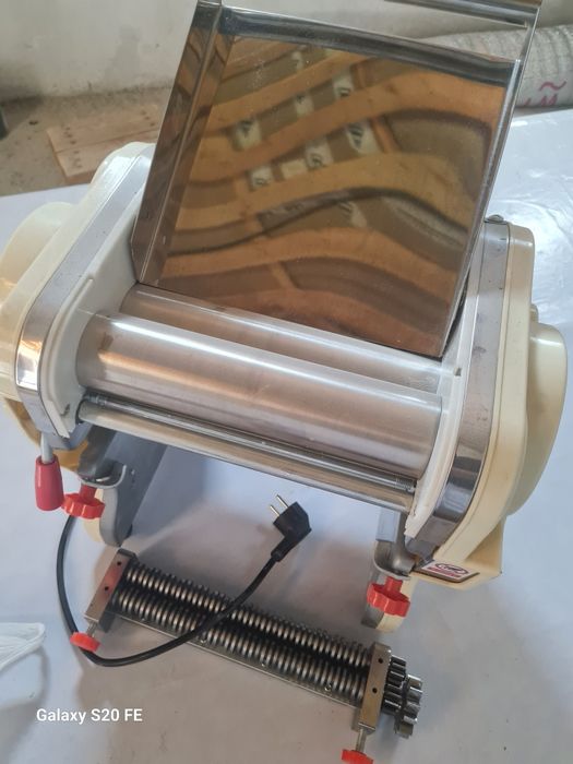 Продам тестораскатку, в отличном состояний