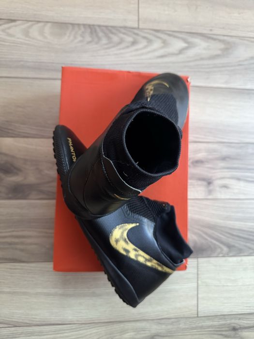 Ghete de fotbal Nike Phantom