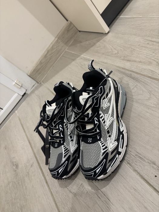 Обувки оф уайт чисто нови