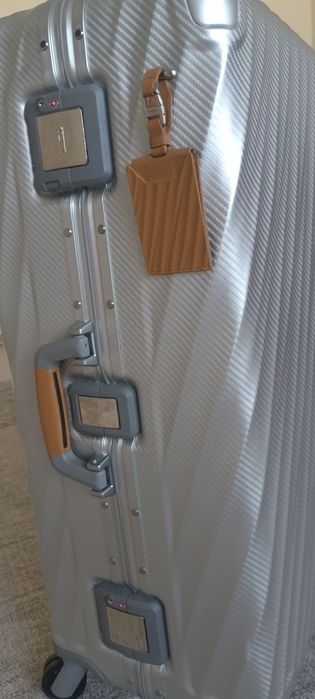 Продам чамодан TUMI