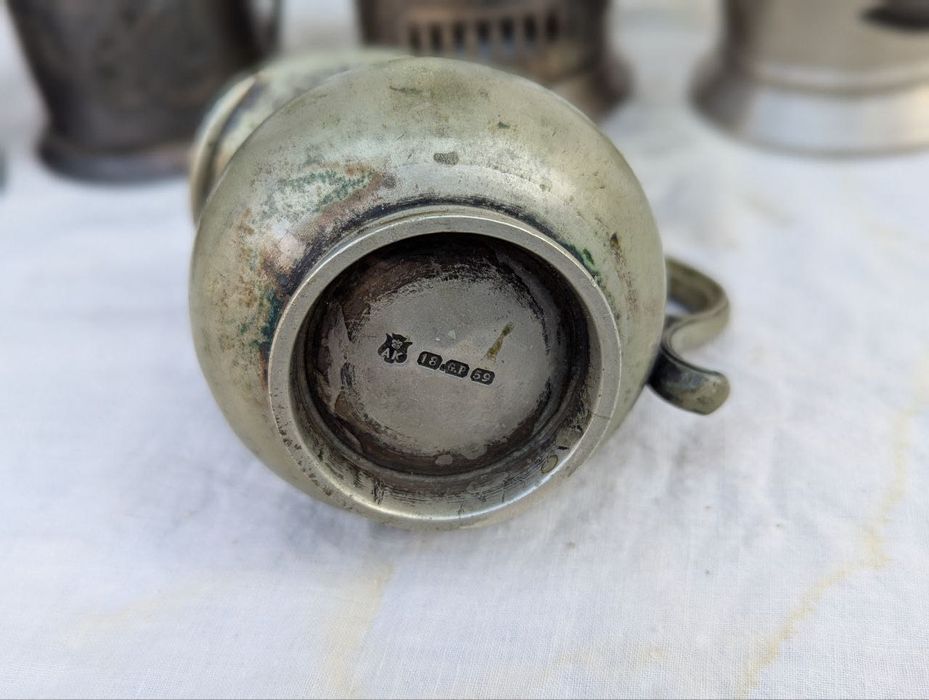 Продам подстаканники и молочник