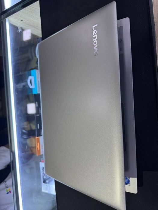 Notebook sotiladi Lenovo ideapad 330