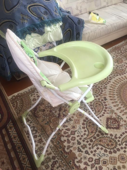 продам столик для кормления