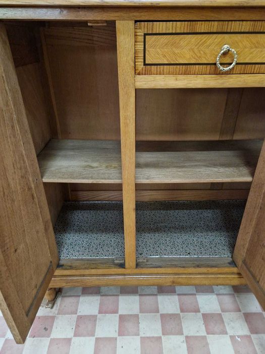 Дъбова витрина с интарзия и цветен витраж, налични два броя