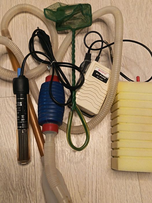 Vand acvariu echipat pentru pesti