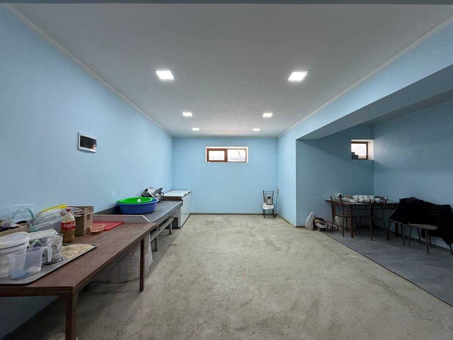 restaurant qulayliklari hamda jixozlari bilan birga sotiladi #a515