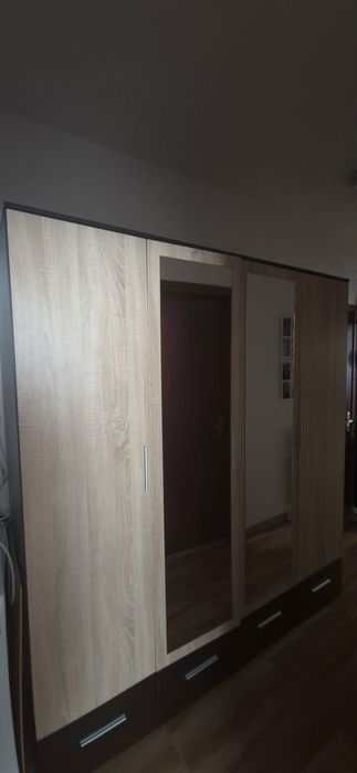 Гардероб с четири врати