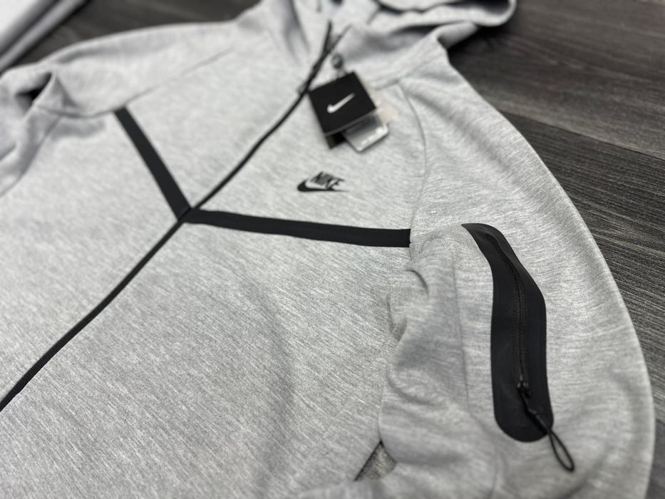 Trening Nike TECH Fleece gri