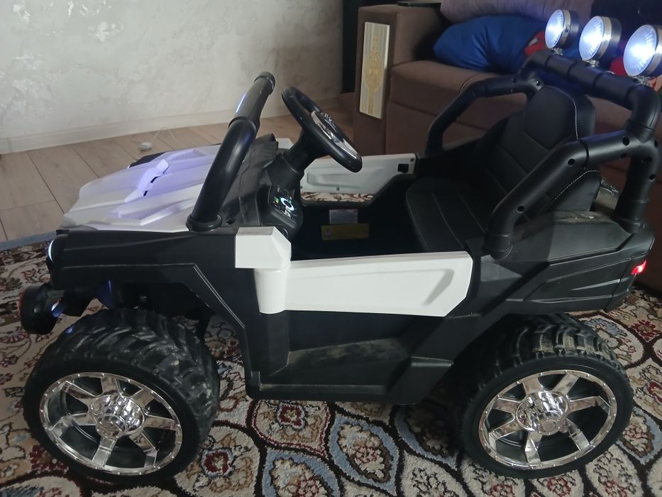 Детский игрушка машинка