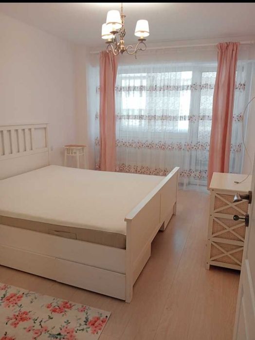 Închiriez apartament Fiald