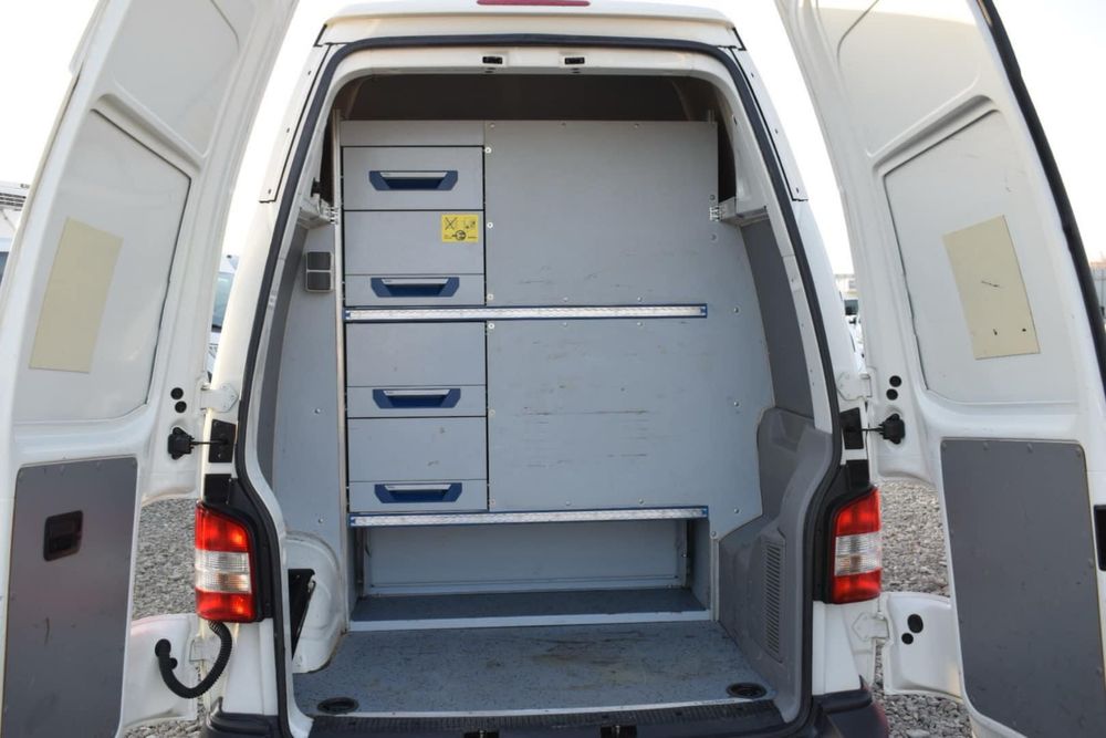 Volkswagen Transporter T5 4MOTION DOKA- 2012 - Atelier mobil