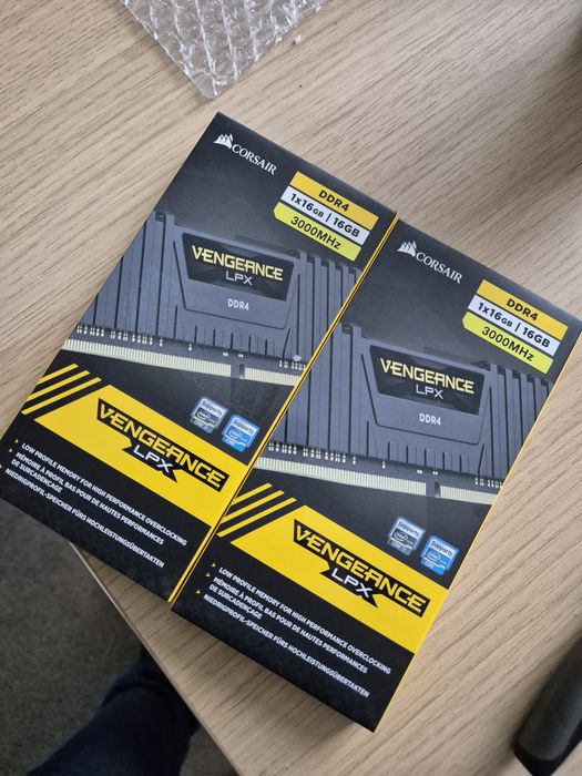 RAM памет 2 х 16GB DDR4 3000 Corsair Vengeance LPX | НОВИ!