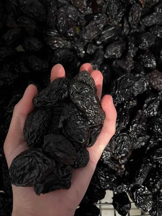 Vând prune uscate