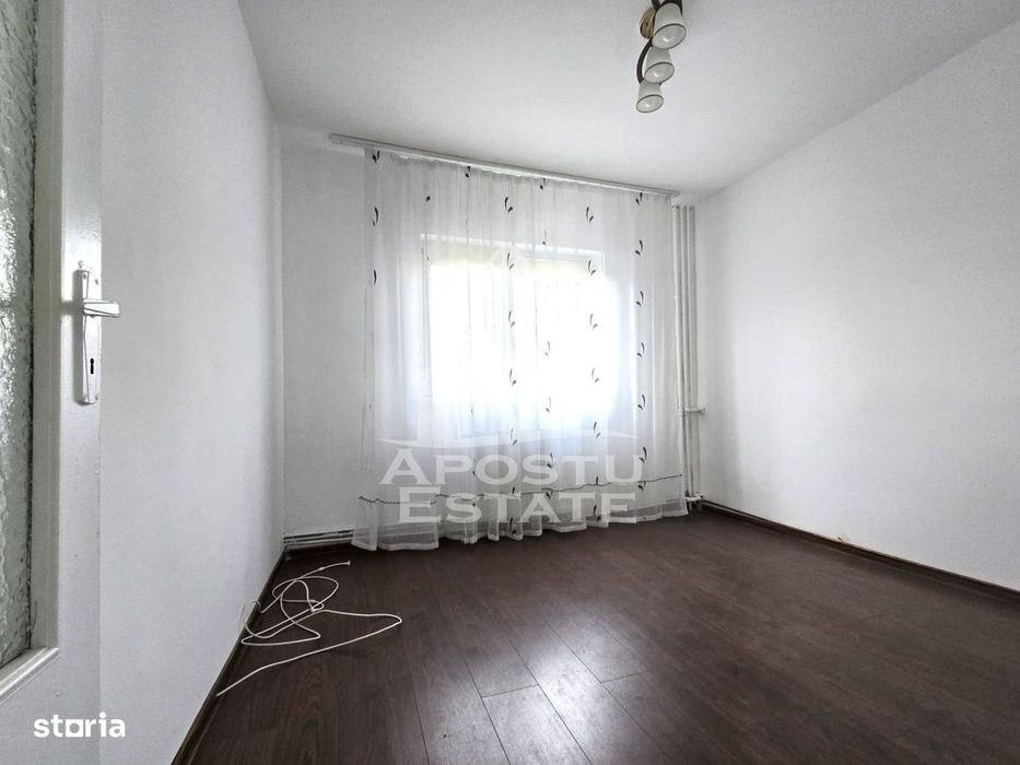 Apartament 4 camere , centrala proprie, Etaj Intermediar , Lipovei