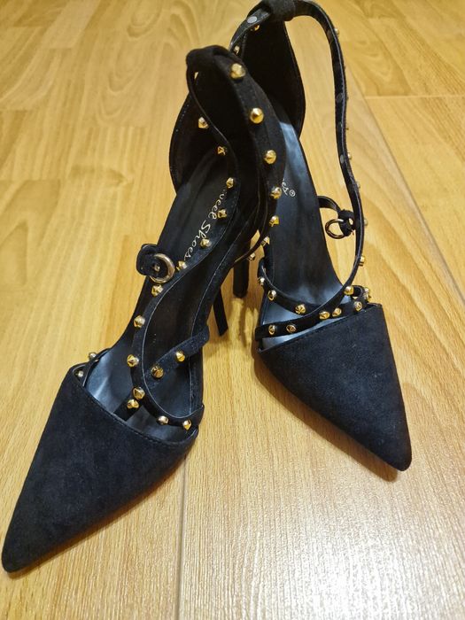 Pantofi cu toc inalt