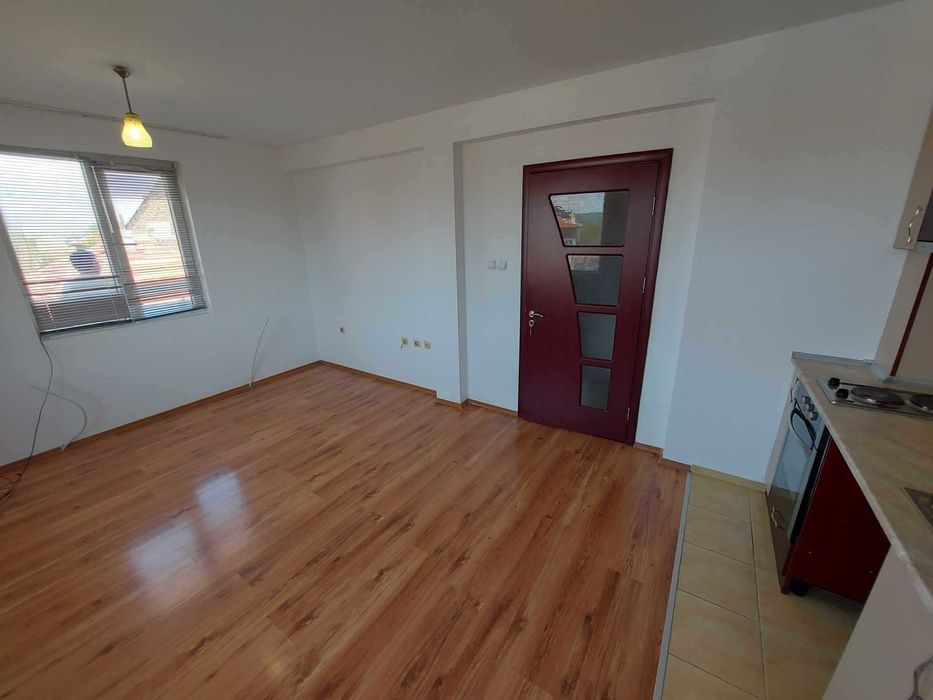 Дава се под наем Двустаен апартамент в Търговище, Център - 60 кв.м за 178.5 € - Снимка #2