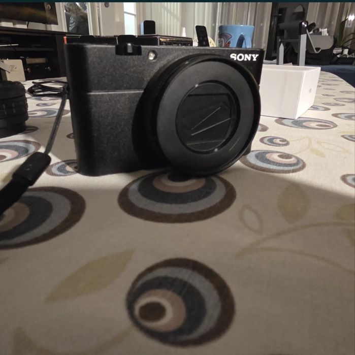 Camera Sony RX100 Mark V (5)