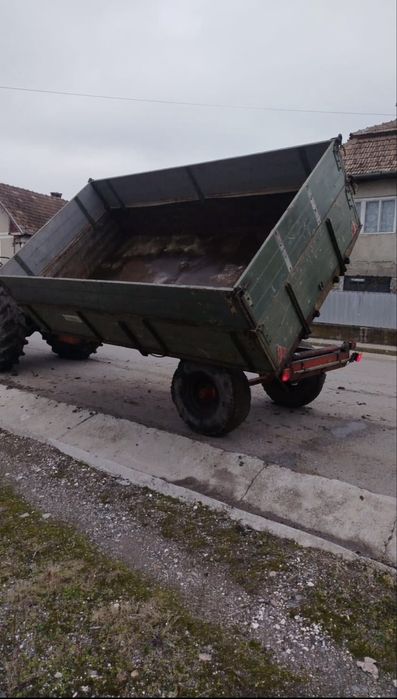 Remorca basculabila