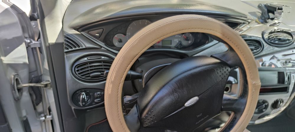 Форд фокус 2000 год, 1,6 бензин, 346000км, без ръжда, ford focus
