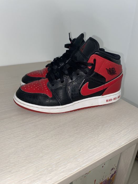 Jordan 1 mid Bred Text 38,5
